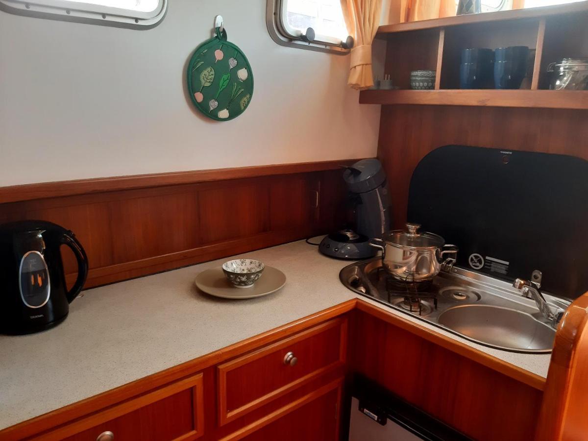 Motor Yacht Amazone Hotel Amsterdam Bagian luar foto